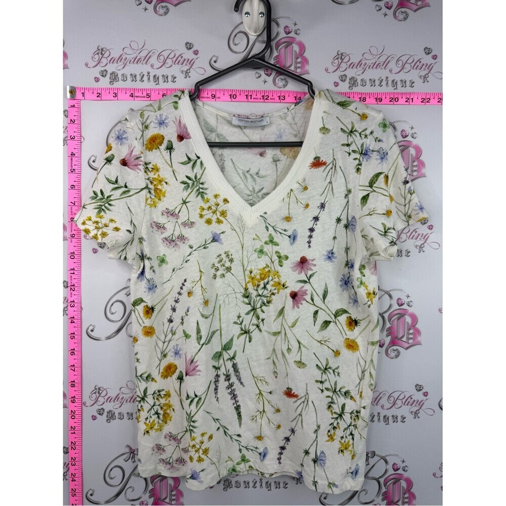 Cotton brother T-shirt tee flowers  White Floral V-Neck Tee